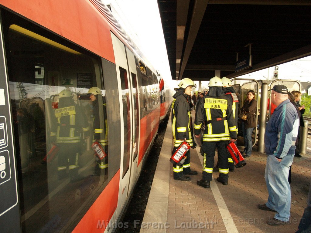 Feuer in Toilette des S-Bahn Zug Koeln Kalk Trimbornstr  P12.JPG